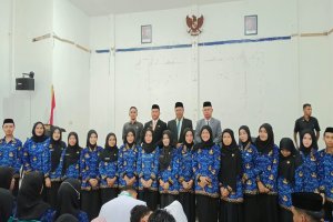 BUPATI MUNA BARAT SERAHKAN 248 SK CPNS FORMASI T.A 2024