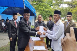 Penjabat (Pj) Bupati Muna Barat Serahkan Dana Hibah untuk FKUB, Langkah Nyata Menuju Harmoni Sosial