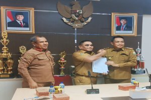 Pahri Yamsul dan Laode Butolo Laksanakan Serah Terima Jabatan Pj. Bupati Muna Barat